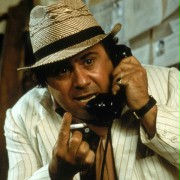 Danny DeVito w Miłość, szmaragd i krokodyl