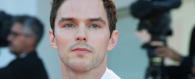 "Renfield": Nicholas Hoult jadł na planie prawdziwe owady. Jak...
